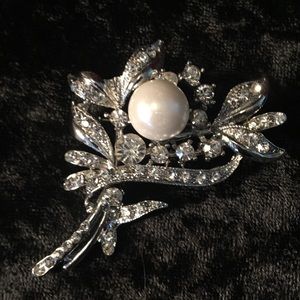 Vintage Rhinestone and Faux Pearl Brooch